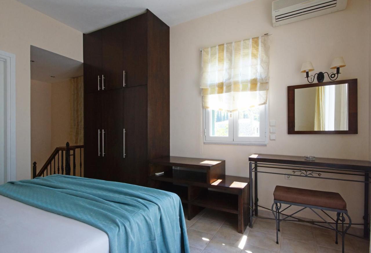 Aegean Villas Poros Town ภายนอก รูปภาพ
