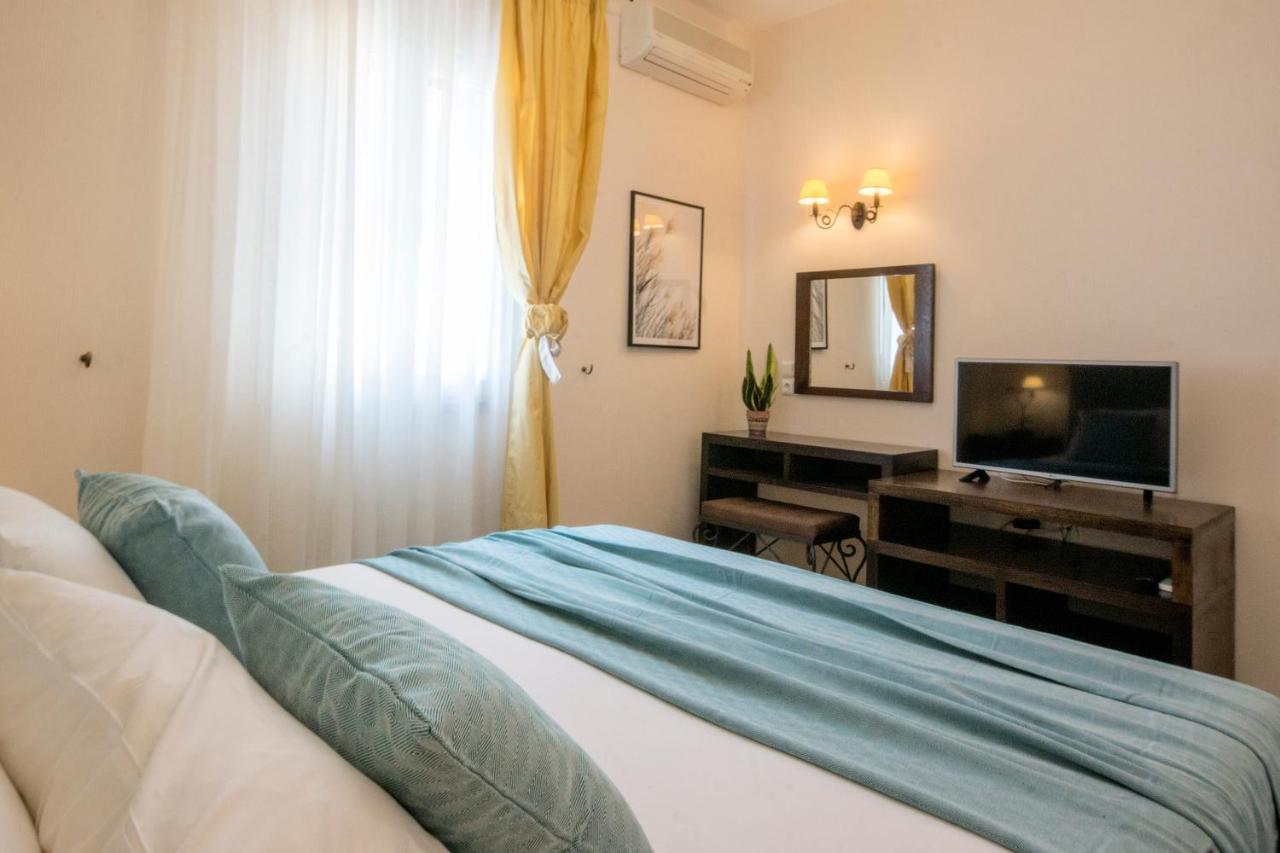 Aegean Villas Poros Town ภายนอก รูปภาพ